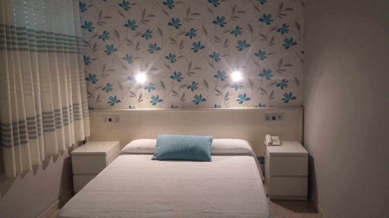 Hostal La Despensa De Extremadura Пласенсия Екстериор снимка