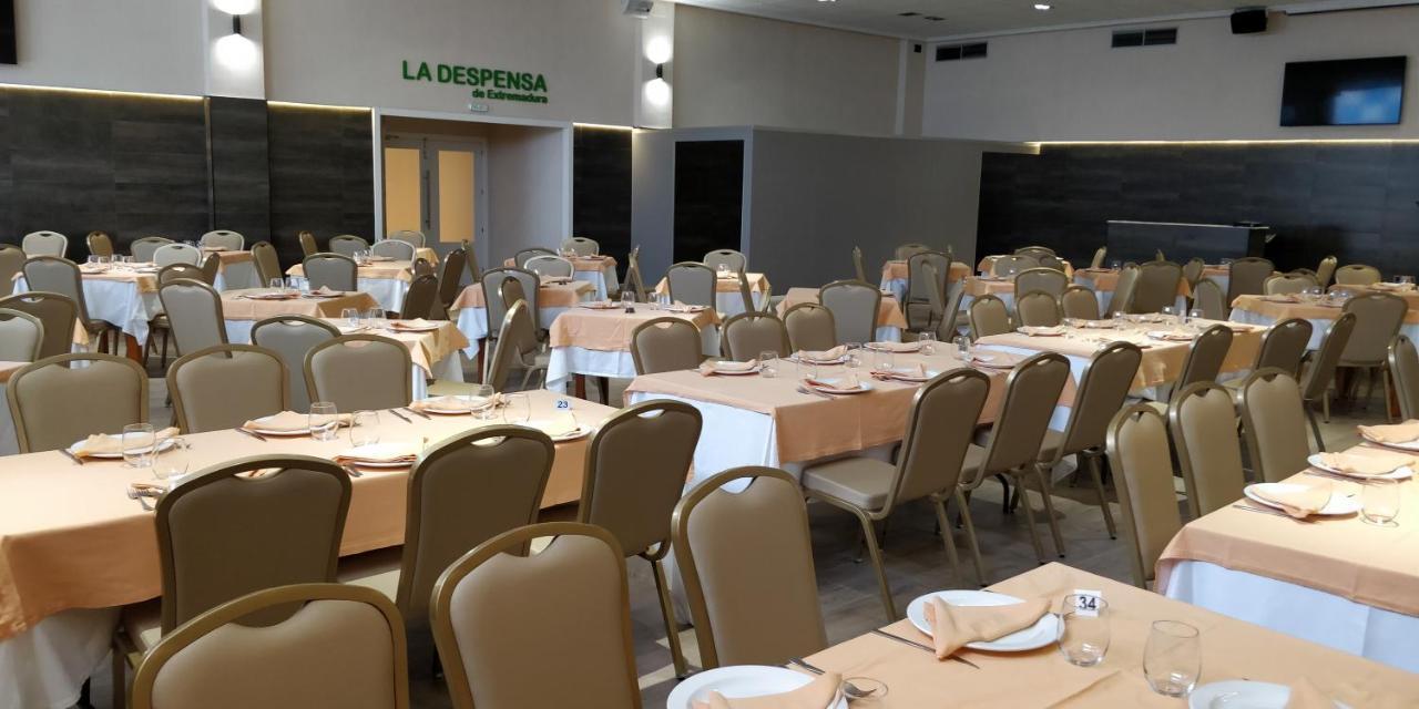 Hostal La Despensa De Extremadura Пласенсия Екстериор снимка